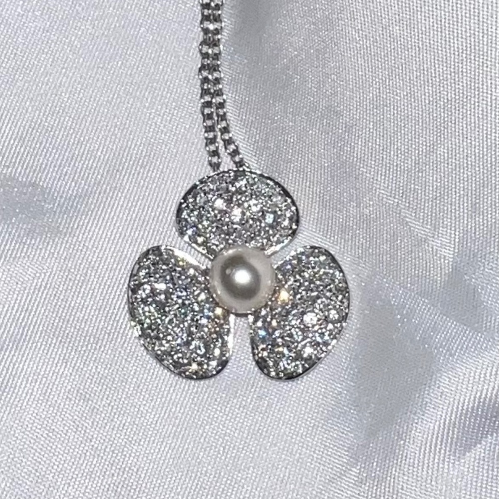 Costume diamond and pearl pendant necklace.